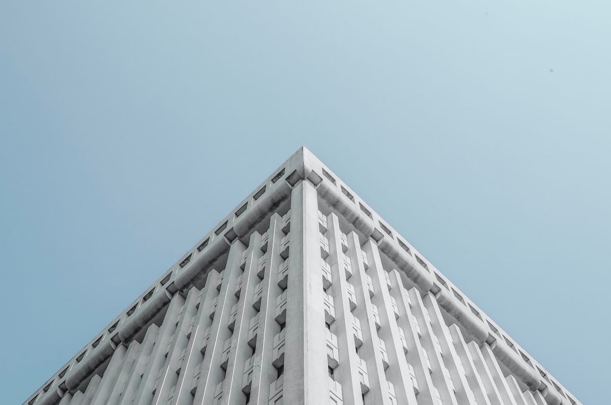 曼联对阵本泽马,亚运会赛场竟出现替补席风波,现场观众意外反转